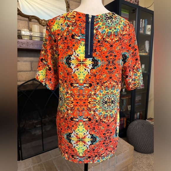 KUT From the Kloth Kaleidoscope Print High-Low Top - Small - Picture 3 of 10